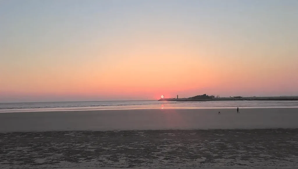 🌅 서해안 해돋이 일출 명소 추천 : 일몰의 바다에서 떠오르는 반전의 태양 6 서해안 해돋이 일출 명소 추천