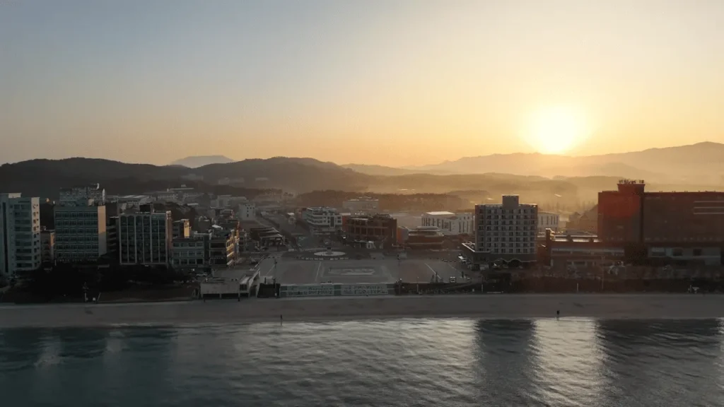 🌅 서해안 해돋이 일출 명소 추천 : 일몰의 바다에서 떠오르는 반전의 태양 4 서해안 해돋이 일출 명소 추천