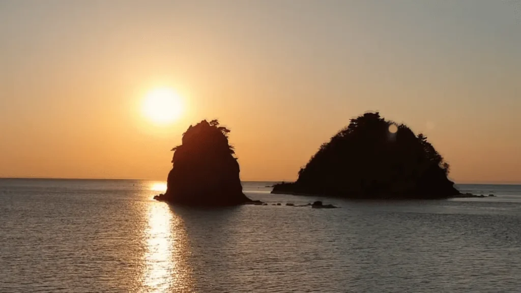 🌅 서해안 해돋이 일출 명소 추천 : 일몰의 바다에서 떠오르는 반전의 태양 7 서해안 해돋이 일출 명소 추천