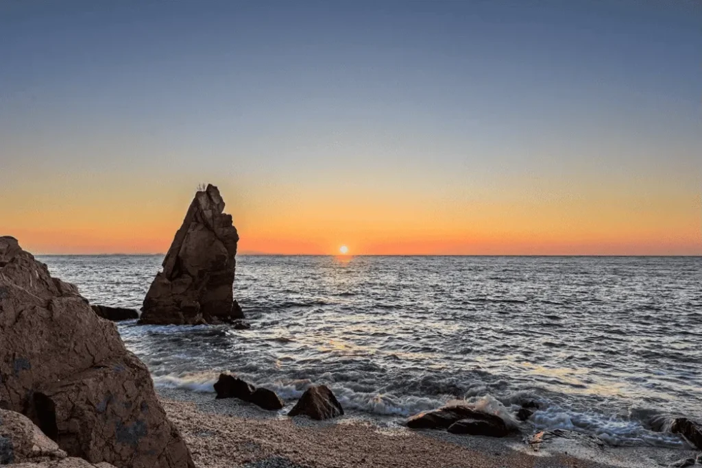 🌅 서해안 해돋이 일출 명소 추천 : 일몰의 바다에서 떠오르는 반전의 태양 8 서해안 해돋이 일출 명소 추천