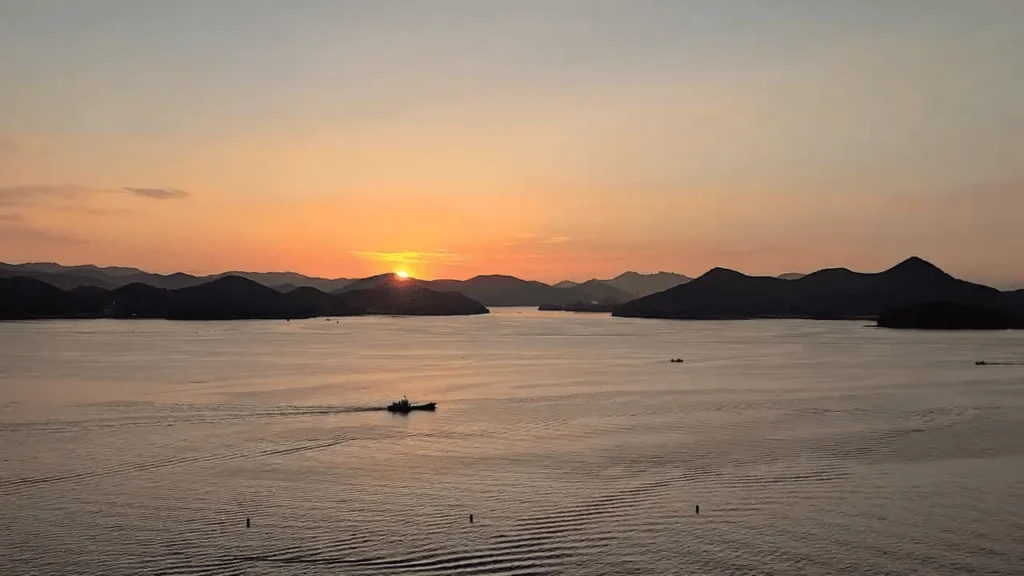 🌅 남해안 해돋이 일출 명소 추천 : 바다 위에서 맞이하는 황금빛 새해 4 남해안 해돋이 일출 명소 추천